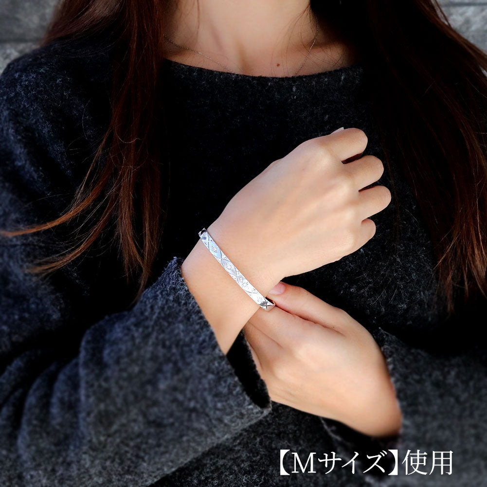 レディース バングル 手彫り 格子 彫金 パライバトルマリン ブレスレット 天然石 地金 k10 k18 pt900 希少石 女性 大人 プレゼント ペア