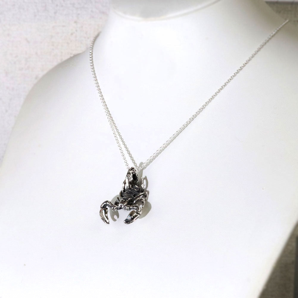 メンズ ペンダントトップ シルバー サソリ 蠍 サソリモチーフ スコーピオン シルバーアクセサリー sv925 ペンダント 男性 いかつめ ごつい (品番 m-0128)