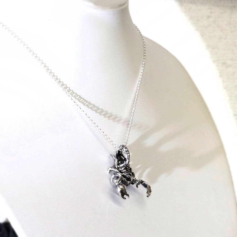 メンズ ペンダントトップ シルバー サソリ 蠍 サソリモチーフ スコーピオン シルバーアクセサリー sv925 ペンダント 男性 いかつめ ごつい (品番 m-0128)