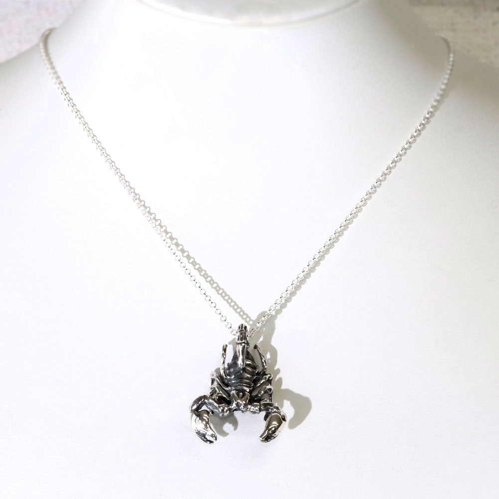 メンズ ペンダントトップ シルバー サソリ 蠍 サソリモチーフ スコーピオン シルバーアクセサリー sv925 ペンダント 男性 いかつめ ごつい (品番 m-0128)