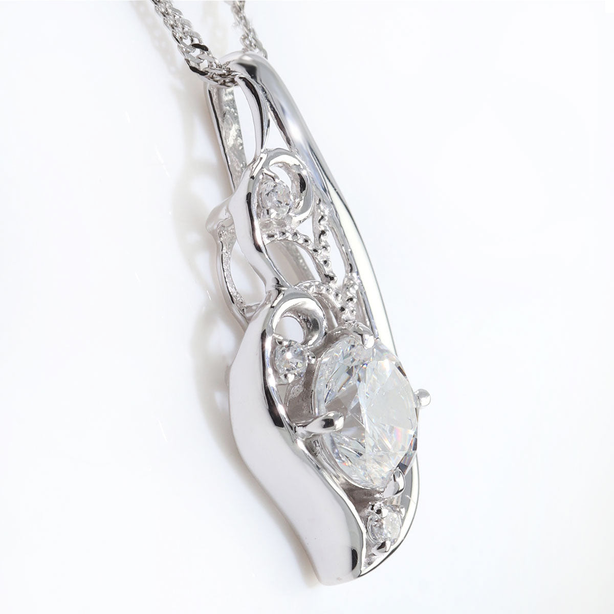 天然ダイヤモンド フェザー ネックレス 鑑定書付き 0.5ct 唐草 透かし 羽根 レディース 18金 プラチナ フェアリー 高級 上品 妻 感謝 特別 ギフト (品番 mh-0426-4-cgl)