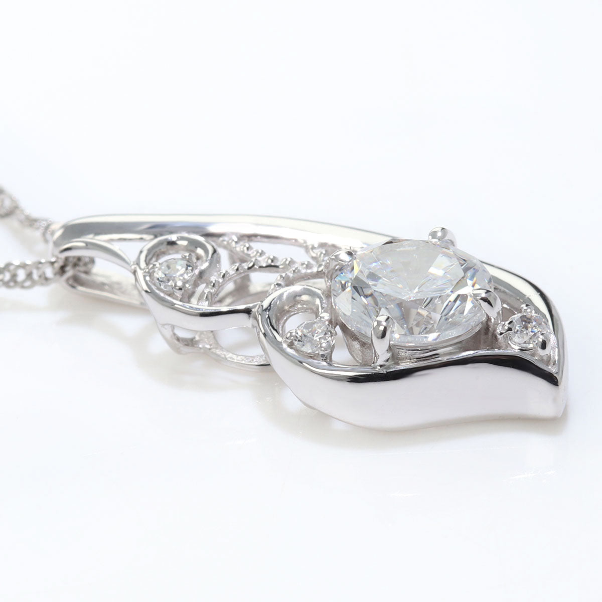 天然ダイヤモンド フェザー ネックレス 鑑定書付き 0.5ct 唐草 透かし 羽根 レディース 18金 プラチナ フェアリー 高級 上品 妻 感謝 特別 ギフト (品番 mh-0426-4-cgl)