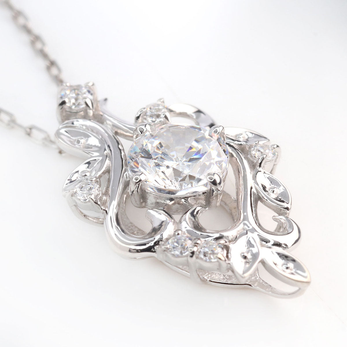 ダイヤモンド ネックレス レディース 鑑定書付き 0.5ct リーフ 18金 プラチナ 上質ダイヤモンド 天然石 唐草 華やか ラグジュアリー ジュエリー (品番 mh-0437-4-cgl)