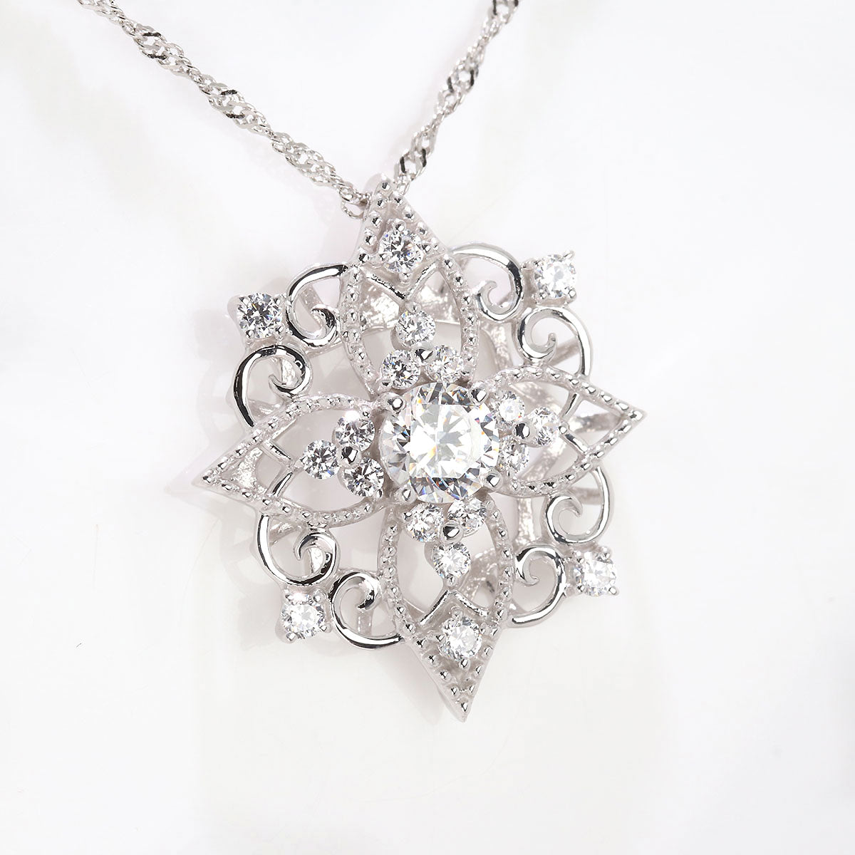 ダイヤモンド レディース ネックレス フラワー 鑑定書付き 0.25ct SI VS VVS プラチナ 18金 唐草 ミルグレイン 結晶 高級 綺麗 特別 記念 ギフト (品番 mh-0439-4-cgl)
