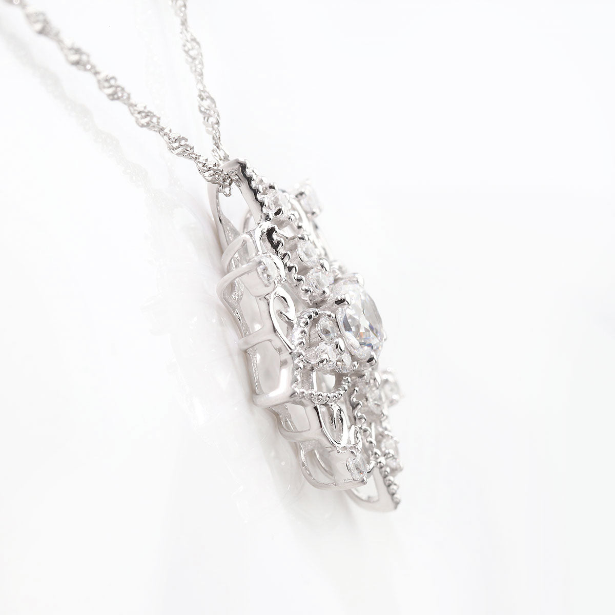 ダイヤモンド レディース ネックレス フラワー 鑑定書付き 0.25ct SI VS VVS プラチナ 18金 唐草 ミルグレイン 結晶 高級 綺麗 特別 記念 ギフト (品番 mh-0439-4-cgl)