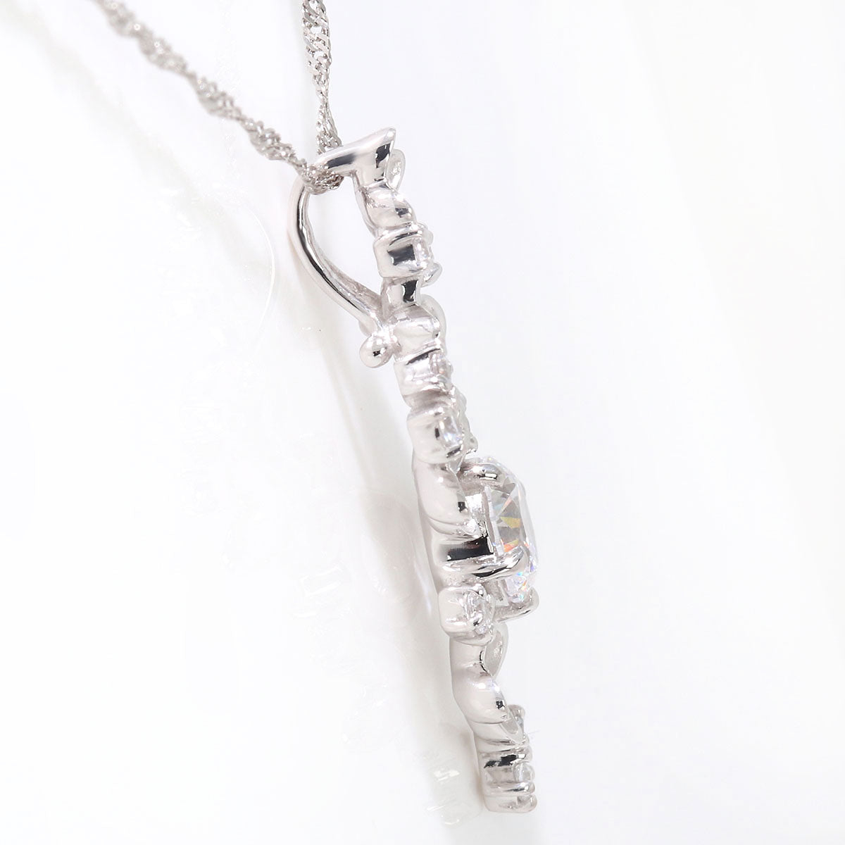 ダイヤモンド フラワー ネックレス レディース 鑑定書付き 0.5ct ハイグレード K18 Pt900 花 ペンダント 記念日 結婚記念日 10年 10周年 ギフト (品番 mh-0440-4-cgl)