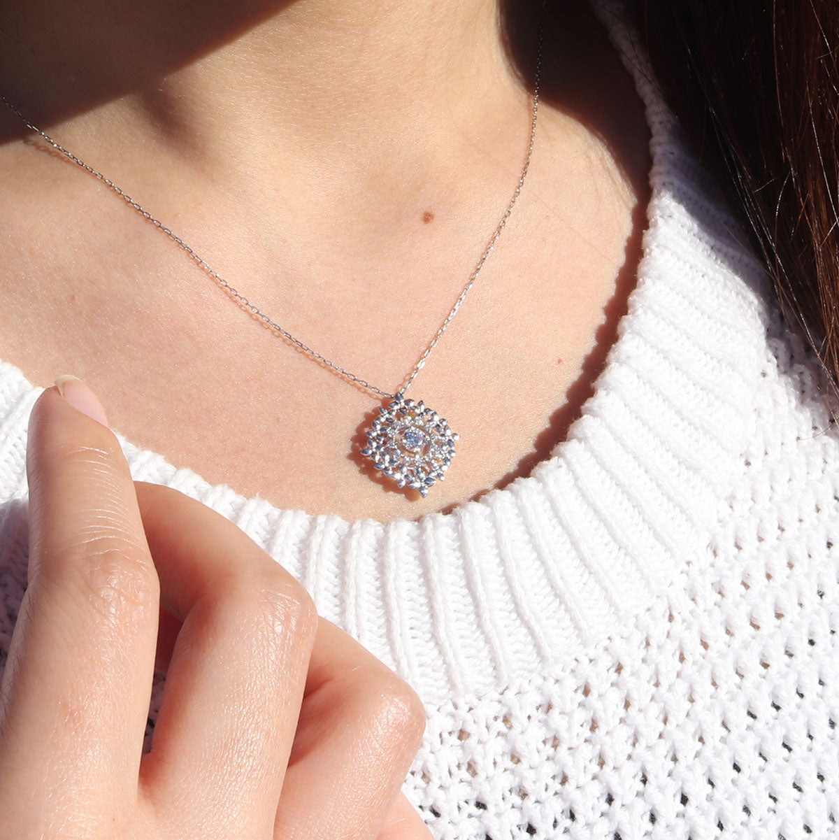 ダイヤモンド 鑑定書付き ネックレス 0.25ct 大ぶり ペンダント フラワー 18金 プラチナ レディース 花 K18 Pt900 存在感 上品 華やか 高級 ご褒美 お祝い (品番 mh-0444-4-cgl)