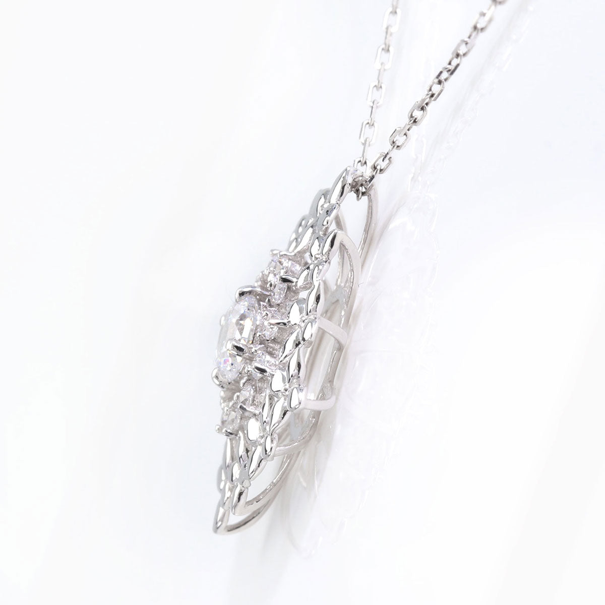 ダイヤモンド 鑑定書付き ネックレス 0.25ct 大ぶり ペンダント フラワー 18金 プラチナ レディース 花 K18 Pt900 存在感 上品 華やか 高級 ご褒美 お祝い (品番 mh-0444-4-cgl)