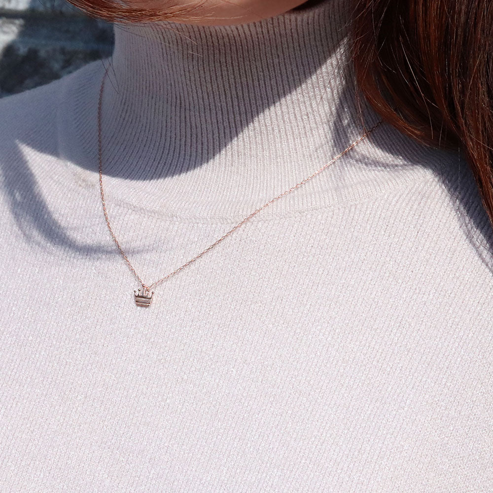 王冠 プチネックレス 可愛い 18金 プラチナ 10金 ペンダント シンプル クラウン ネックレス 大人 女子 オフィス カジュアル 普段使い ギフト おすすめ (品番 mpn-0152)