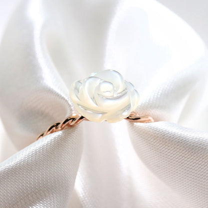 白蝶貝 シンプル リング 18金 薔薇 指輪 レディースリング プラチナ 10金 フラワー ホワイトローズ 花 大人 可愛い 誕生日 記念日 贈り物 (品番 mpr-0029)