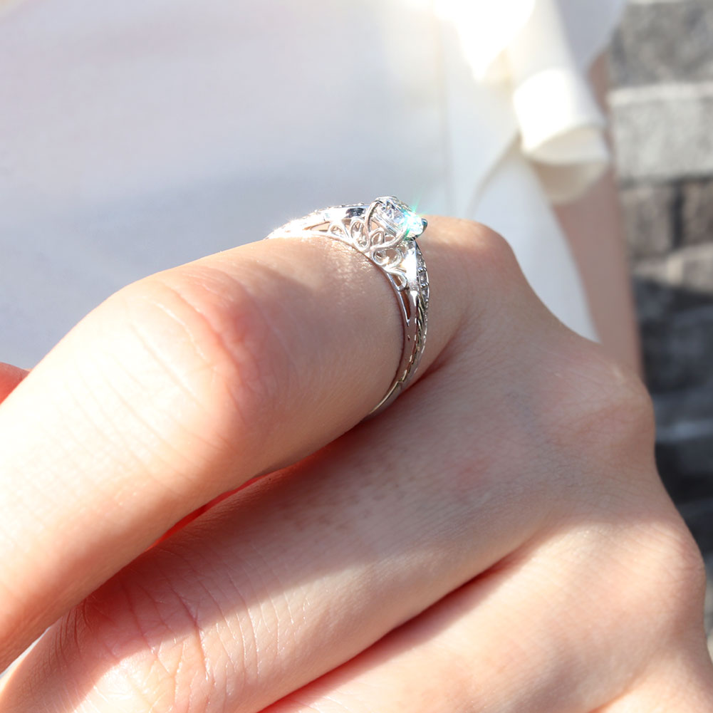 ダイヤモンド リング K18 Pt900 婚約指輪 鑑定書付き 0.5ct 高品質 リーフ模様 唐草 透かし プロポーズ 結婚 サプライズ プレゼント (品番 mr-0489-4-cgl-2)