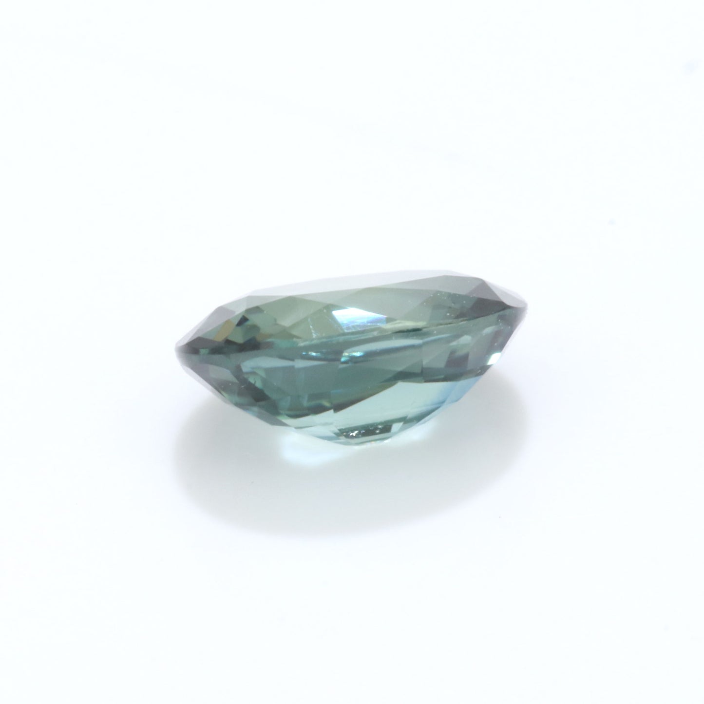 ファンシーカラーサファイア ルース オーバルカット 5.9×4.8mm 0.684ct (品番 ruth-r7929-019)